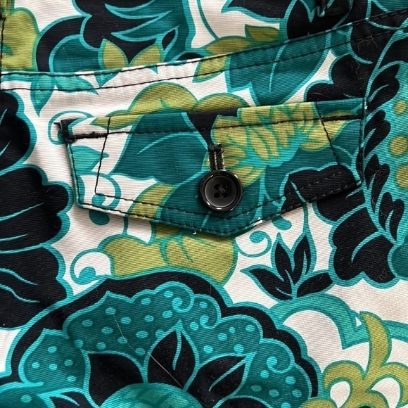 Ann Taylor Wild Groovy Flower Print Shorts Size 2 - Picture 7 of 7